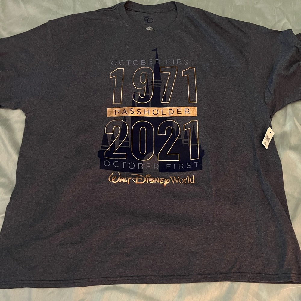 NEW Disney Passholder T-Shirt XXL